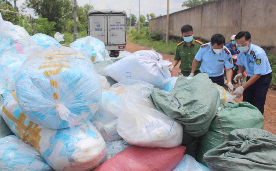 Phát hiện trên 1 tấn khẩu trang lỗi đang được tái chế đưa vào sử dụng