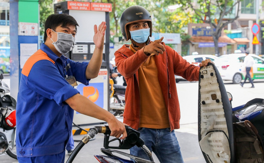 Giá xăng giảm hơn 500 đồng/lít