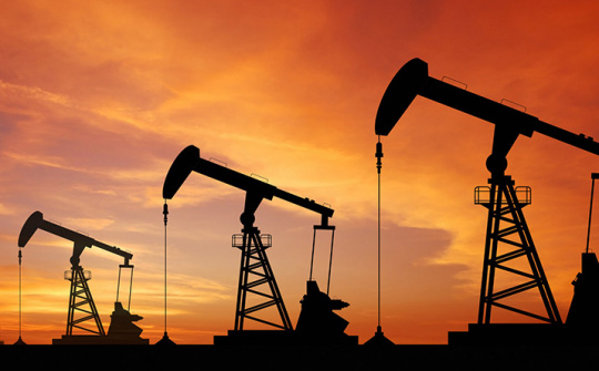 Giá dầu thô giằng co quanh mốc 71 USD/thùng, thị trường thận trọng về nhu cầu sử dụng nhiên liệu