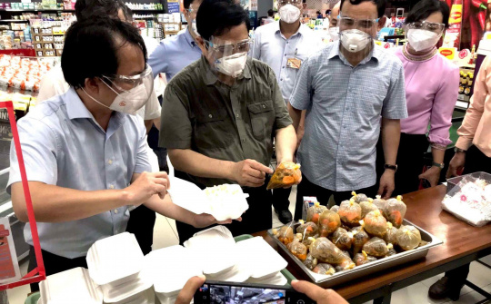 Thủ tướng Phạm Minh Chính đánh giá cao công tác chuẩn bị hàng hóa của Saigon Co.op trong cao điểm dịch Covid-19