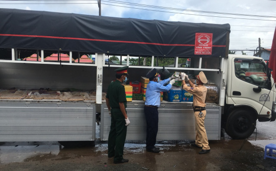 Xe "luồng xanh" chở lô thuốc lá lậu, nguỵ trang bằng hàng nông sản