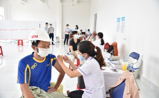 Công ty Nhôm Đăk Nông - TKV tiếp tục tiêm 657 liều Vaccine mũi thứ 2 cho công nhân