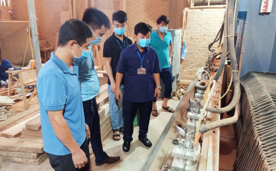 Trung tâm Phát triển Công Thương Vĩnh Phúc:Nghiệm thu đề án “Hỗ trợ kinh phí đầu tư máy móc trong sản xuất Mộc” tại cơ sở sản xuất Nguyễn Văn Tiến