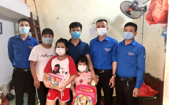 Than Thống Nhất: Tặng quà cho các cháu nhi nhân dịp năm học mới 2021 - 2022