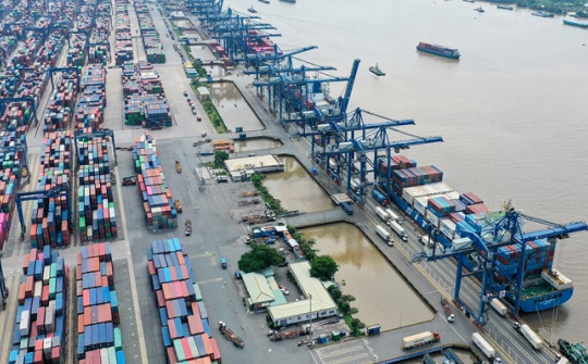 Bộ Công Thương đề xuất Thủ tướng các giải pháp tháo gỡ ùn tắc hàng hóa tại cảng Cát Lái