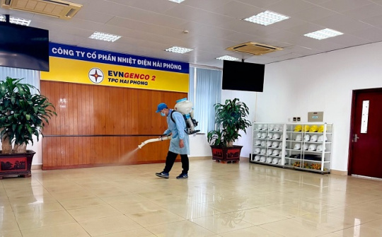Nhiệt điện Hải Phòng phun thuốc khử khuẩn định kỳ phòng chống dịch bệnh