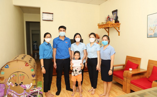 Công ty Môi trường - TKV khen thưởng cho 379 học sinh giỏi năm học 2021-2021