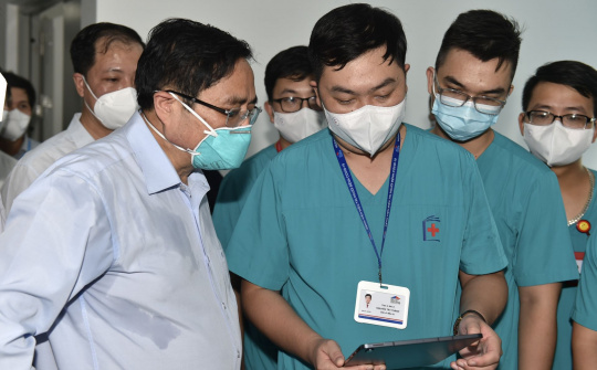 Hệ thống ánh sáng chuẩn Rạng Đông bên trong Bệnh viện Dã chiến 500 giường Hoàng Mai