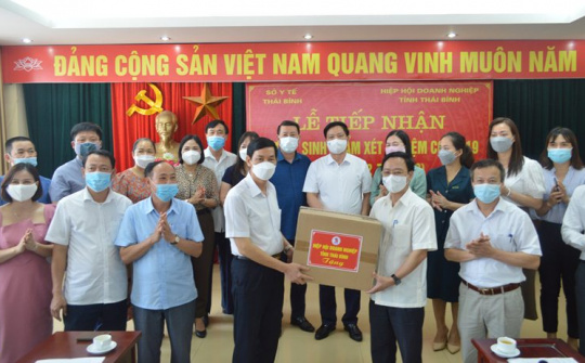 Hiệp hội Doanh nghiệp tỉnh Thái Bình: Trao tặng vật tư, sinh phẩm xét nghiệm Covid-19 cho Ngành Y tế Thái Bình