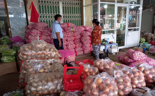 Phát hiện 4,2 tấn tỏi Trung Quốc vi phạm nhãn tại Tiền Giang