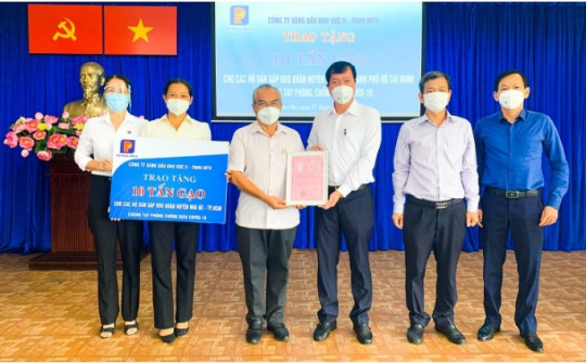 Petrolimex hỗ trợ 50 tấn gạo cho các hộ dân gặp khó khăn tại TP. Hồ Chí Minh