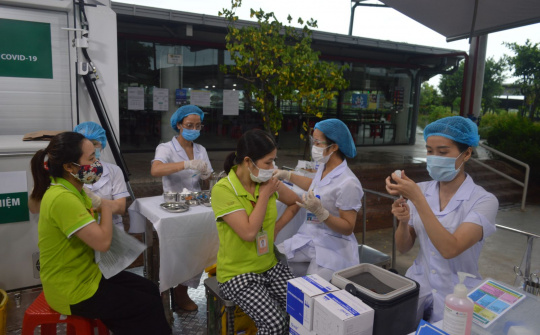 Thái Bình: Triển khai tiêm vắc xin phòng Covid-19 bằng xe ô tô lưu động chuyên dụng