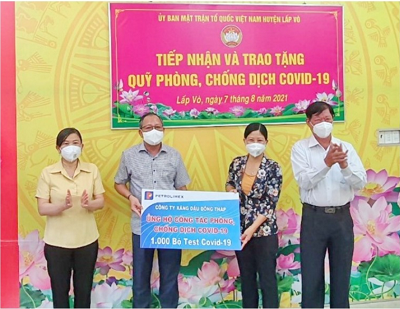 Petrolimex tiếp tục hỗ trợ kinh phí, lương thực, thực phẩm cho người dân vùng dịch Covid-19