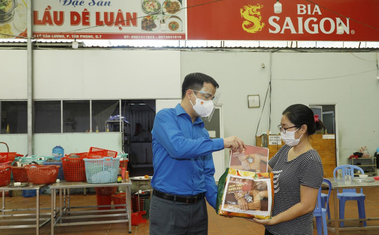 Trung ương Đoàn cùng Sabeco trao 3 tỷ đồng cho 600 hộ kinh doanh nhỏ ngành thực phẩm và đồ uống