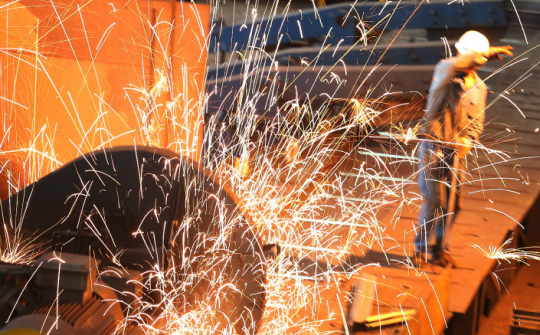 Giá quặng sắt tiếp tục tăng bất chấp khủng hoảng điện năng tại Trung Quốc