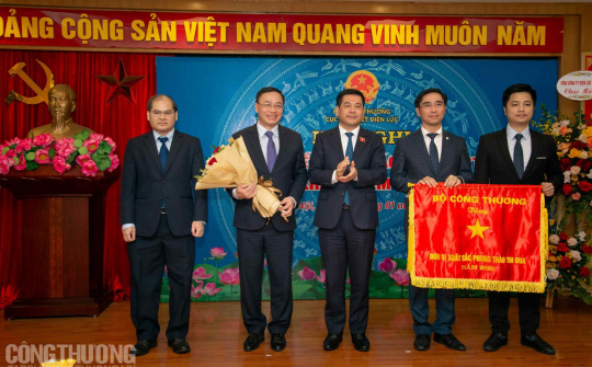 Tiếp tục hoàn thiện chính sách để vận hành thị trường điện minh bạch, hiệu quả