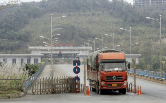 Lào Cai tạm dừng tiếp nhận xe chở trái cây lên cửa khẩu Kim Thành từ 18/1/2022