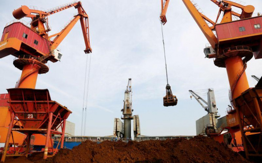 Giá quặng sắt chạm đỉnh cao nhất 4 tháng trở lại đây