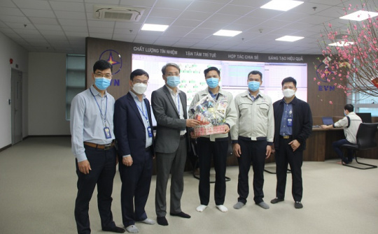 Những kỹ sư ICT của ngành Điện: Để mùa Xuân thêm vui