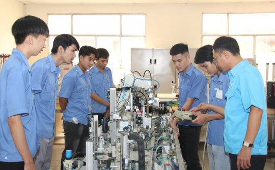 Trường Cao đẳng nghề Việt Nam - Singapore Đào tạo lao động sát nhu cầu thực tiễn