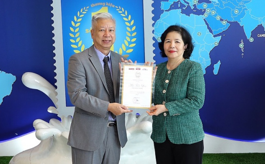 CEO Vinamilk Mai Kiều Liên được vinh danh trong chương trình thương hiệu mạnh Việt Nam 2022