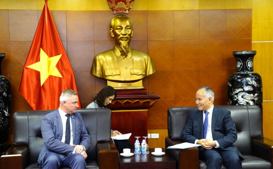 Thứ trưởng Trần Quốc Khánh tiếp Thủ hiến Bang Tasmania, Úc