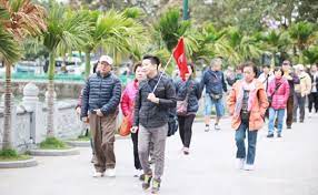 Các yếu tố ảnh hưởng đến động lực làm việc của nhân viên ngành du lịch tại Thành phố Hồ Chí Minh