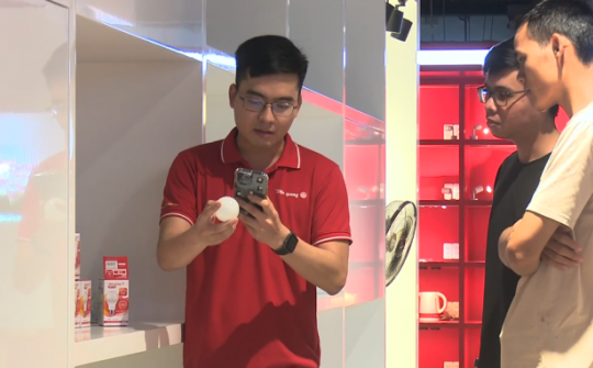 Điện Quang tiên phong ứng dụng QR Code trên sản phẩm chiếu sáng