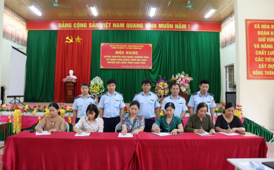 Cục QLTT Lạng Sơn tuyên truyền thực hiện văn minh thương mại cho gần 1500 đại biểu