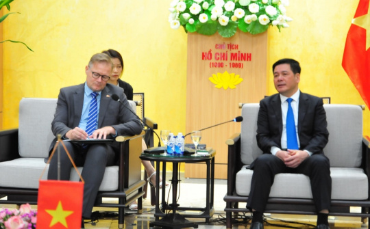 Bộ trưởng Nguyễn Hồng Diên tiếp Đại sứ Đan Mạch tại Việt Nam