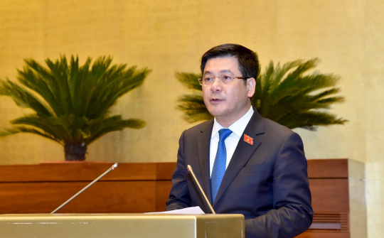 Bộ trưởng Bộ Công Thương trình bày Tờ trình về dự án Luật Bảo vệ quyền lợi người tiêu dùng (sửa đổi) tại Kỳ họp thứ 4 Quốc hội Khóa XV