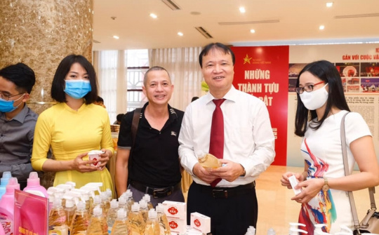 Xây dựng hệ sinh thái cộng đồng doanh nghiệp sản xuất, kinh doanh hàng Việt Nam