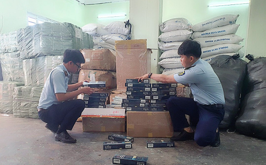 Phú Yên phát hiện và tạm giữ 1.300 bao thuốc lá điếu nhập lậu