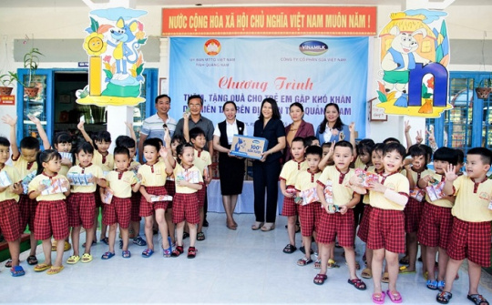 Vinamilk ủng hộ hơn 1 tỷ đồng sản phẩm dinh dưỡng cho người dân vùng lũ miền Trung