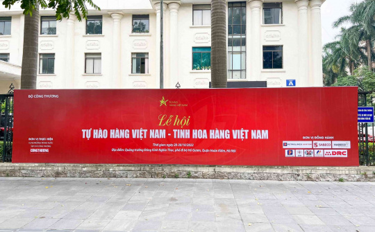 3 thành phố treo phông phướn hưởng ứng Chương trình Tự hào hàng Việt Nam - Tinh hoa hàng Việt Nam năm 2022