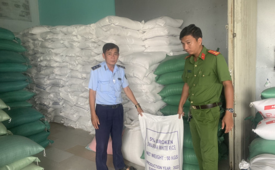 Quản lý thị trường Bến Tre tạm giữ gần 30 tấn gạo Ấn Độ có dấu hiệu nhập lậu