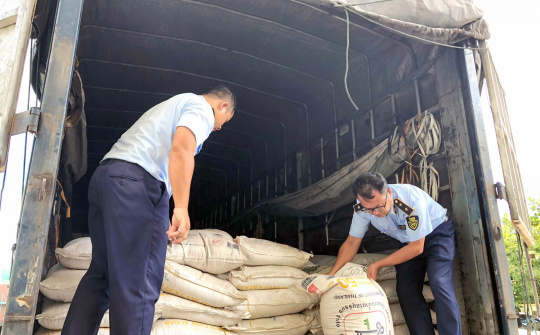 Quảng Bình: Tiếp tục phát hiện 14,5 tấn đường kính nhập lậu