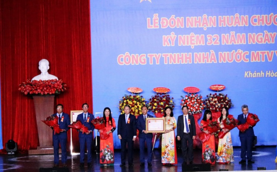 Yến Sào Khánh Hoà đón nhận Huân chương Lao động và kỷ niệm 32 năm Ngày thành lập