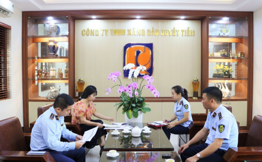 Lực lượng QLTT cả nước triển khai ký cam kết cung ứng xăng dầu giữa thương nhân đầu mối với cửa hàng bán lẻ