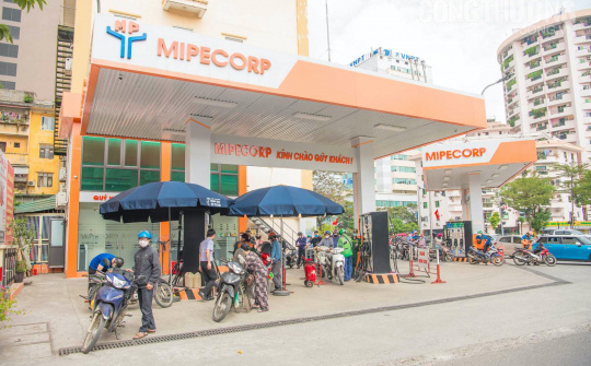 Giá xăng dầu giảm nhẹ cuối tháng 11/2022