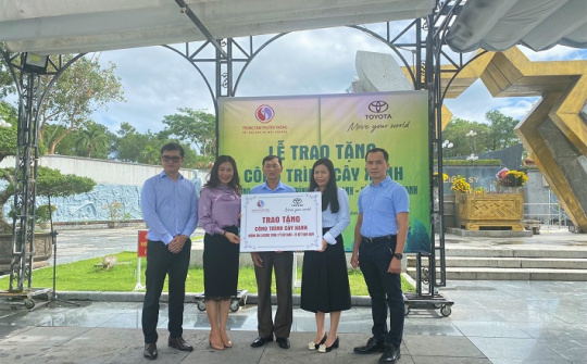 Toyota Việt Nam trao tặng cây xanh tại Quảng Trị và Phú Yên