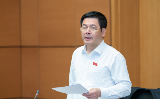 Bộ trưởng Nguyễn Hồng Diên phát biểu tại tổ về Dự án Luật Bảo vệ quyền lợi người tiêu dùng (sửa đổi)