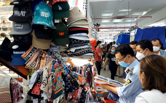 Tiếp tục tổng tấn công vào tụ điểm kinh doanh hàng giả Sài Gòn Square