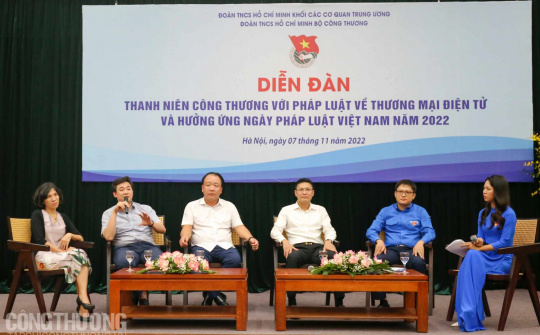 [Tin ảnh] Đoàn Thanh niên Bộ Công Thương tìm hiểu Pháp luật về Thương mại điện tử