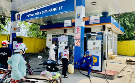 Bộ Công Thương không cấm mua xăng bằng can, chai, nhưng tuyệt đối không được tích trữ, bán hàng sai quy định để kiếm lời