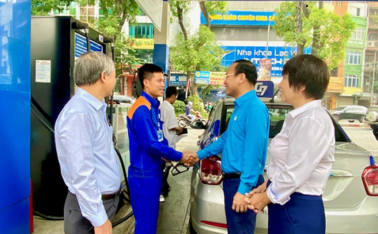 Không tính toán kinh tế, chỉ mong có đủ xăng dầu cho người dân