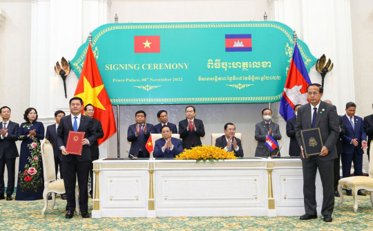 Bộ trưởng Nguyễn Hồng Diên ký kết nhiều văn kiện quan trọng nhân dịp Thủ tướng Chính phủ thăm chính thức Campuchia