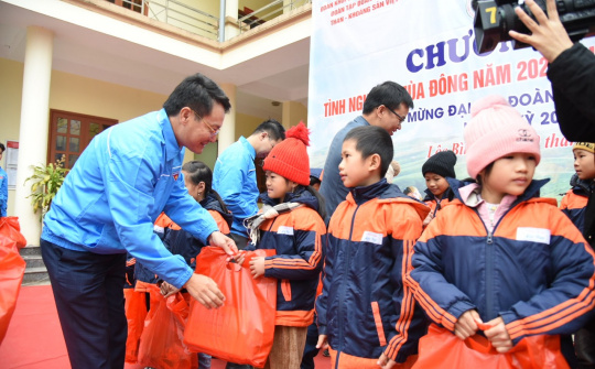 Tuổi trẻ TKV: Ấm áp chương trình thiện nguyện dịp cuối năm