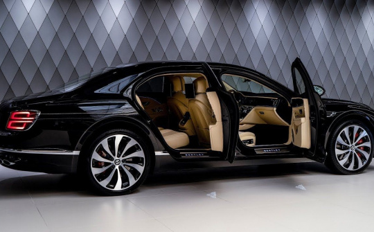 Ngắm nội thật "siêu xịn" của Bentley Flying Spur 2023 phiên bản động cơ V8