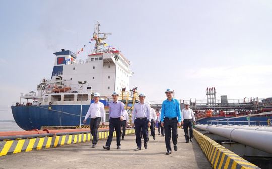 Sản lượng qua Tổng kho Xăng dầu Nhà Bè vượt mốc 6 triệu m3-tấn